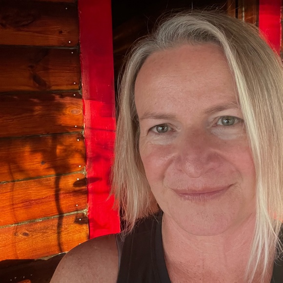 Meet your Posher, Janis - Picture 2 of 2